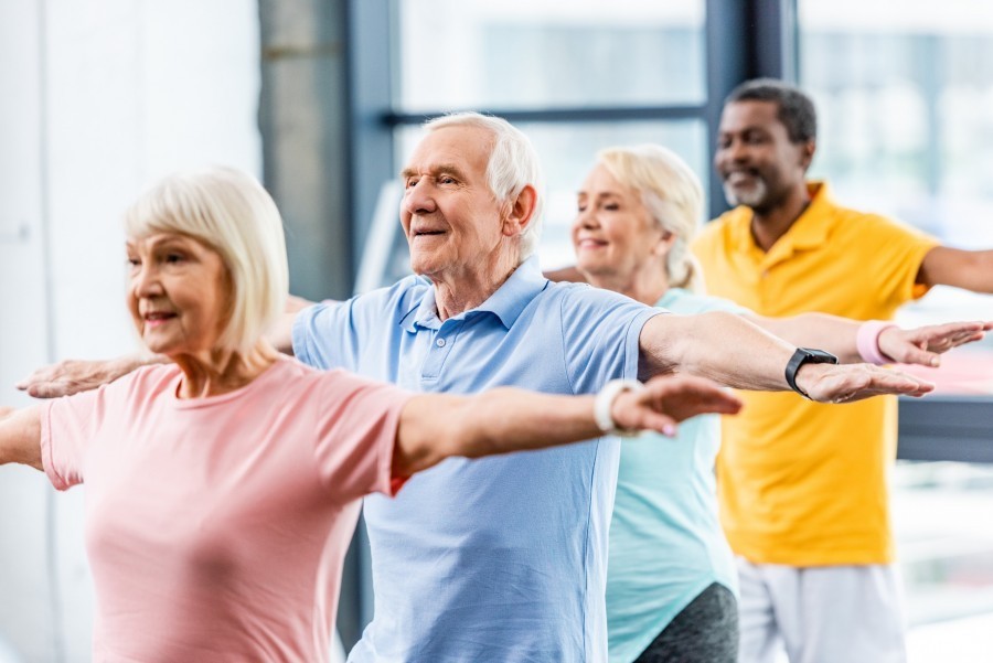 Comment débuter la gymnastique pour une senior femme en toute sécurité ?