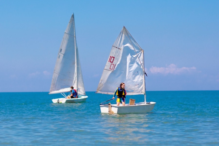 La voile : un sport d'extérieur qui mêle aventure et liberté