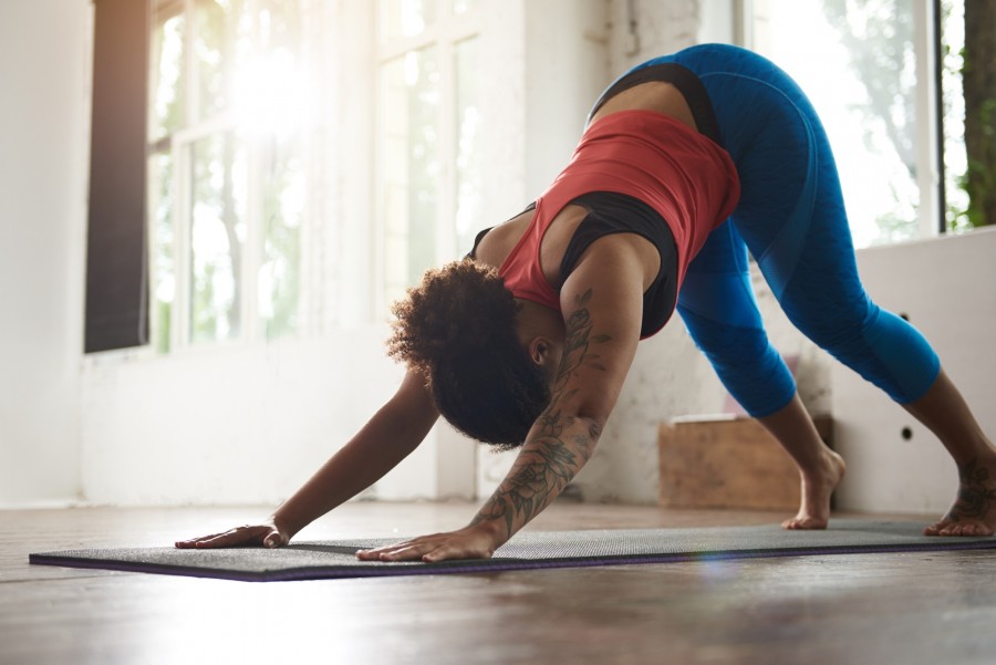 Les bénéfices à long terme de la combinaison yoga et musculation