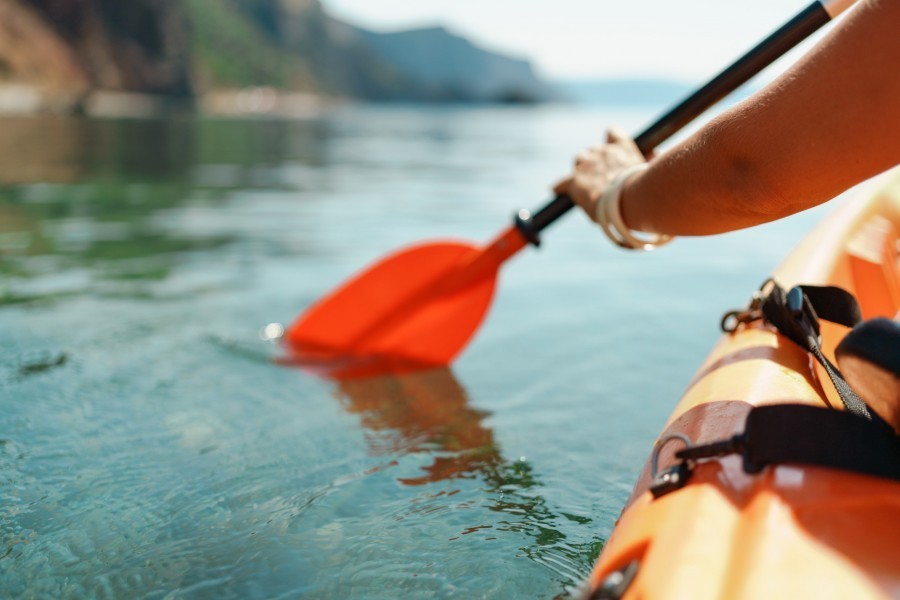 Quelle est la différence entre un canoë et un kayak ?