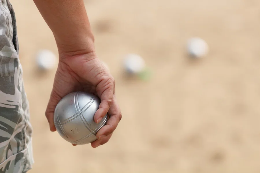 Quels sont les différents types de tournois de pétanque organisés ?