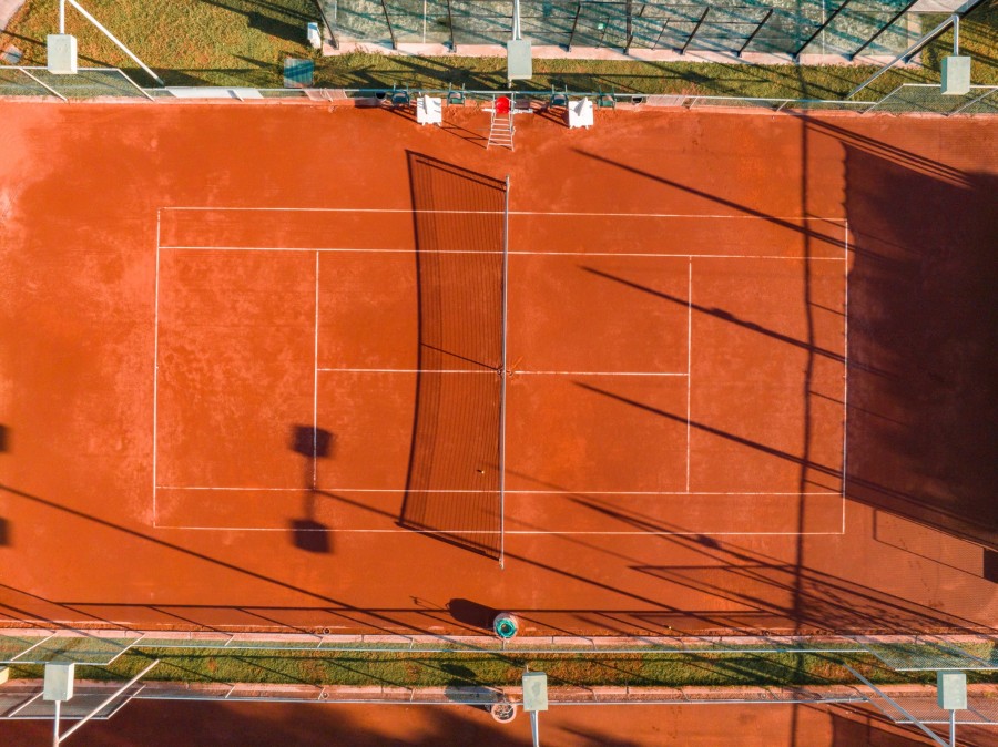 Quelles sont les dimensions exactes d'un terrain de tennis ?